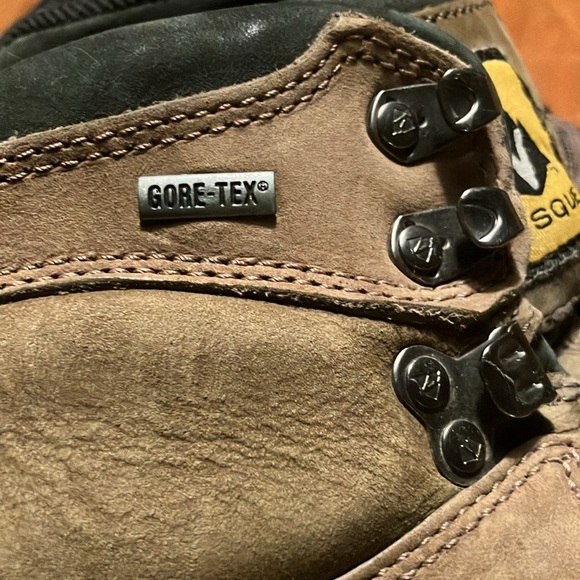 Vasque leather hikers size 8 men’s like new - Picture 13 of 14